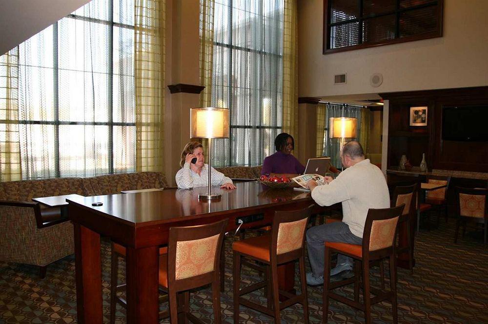 Hampton Inn Linden Restaurante foto